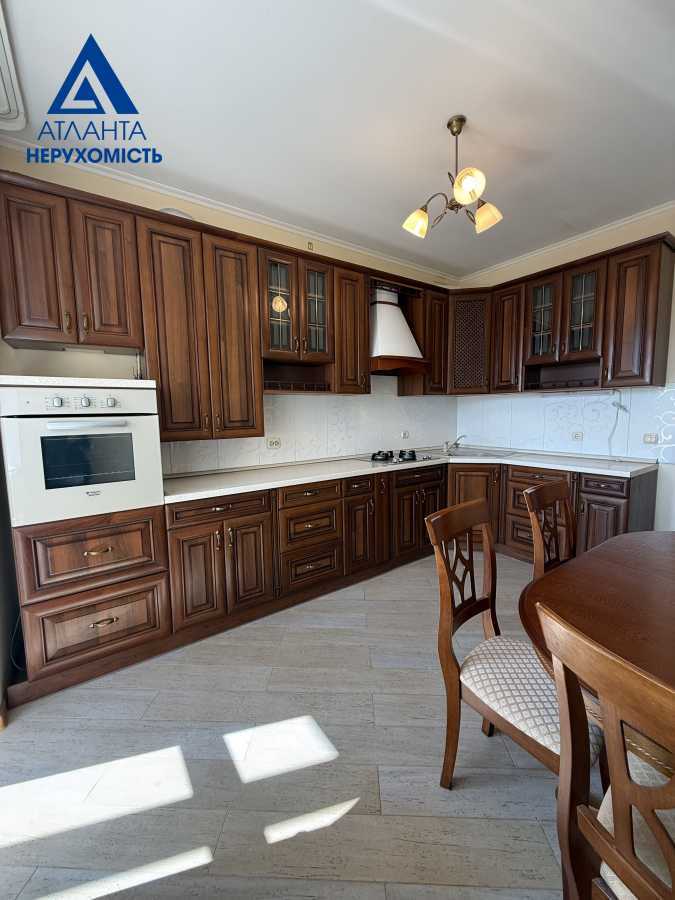 Продажа 2-комнатной квартиры 65.5 м², Вячеслава Черновола ул., 26