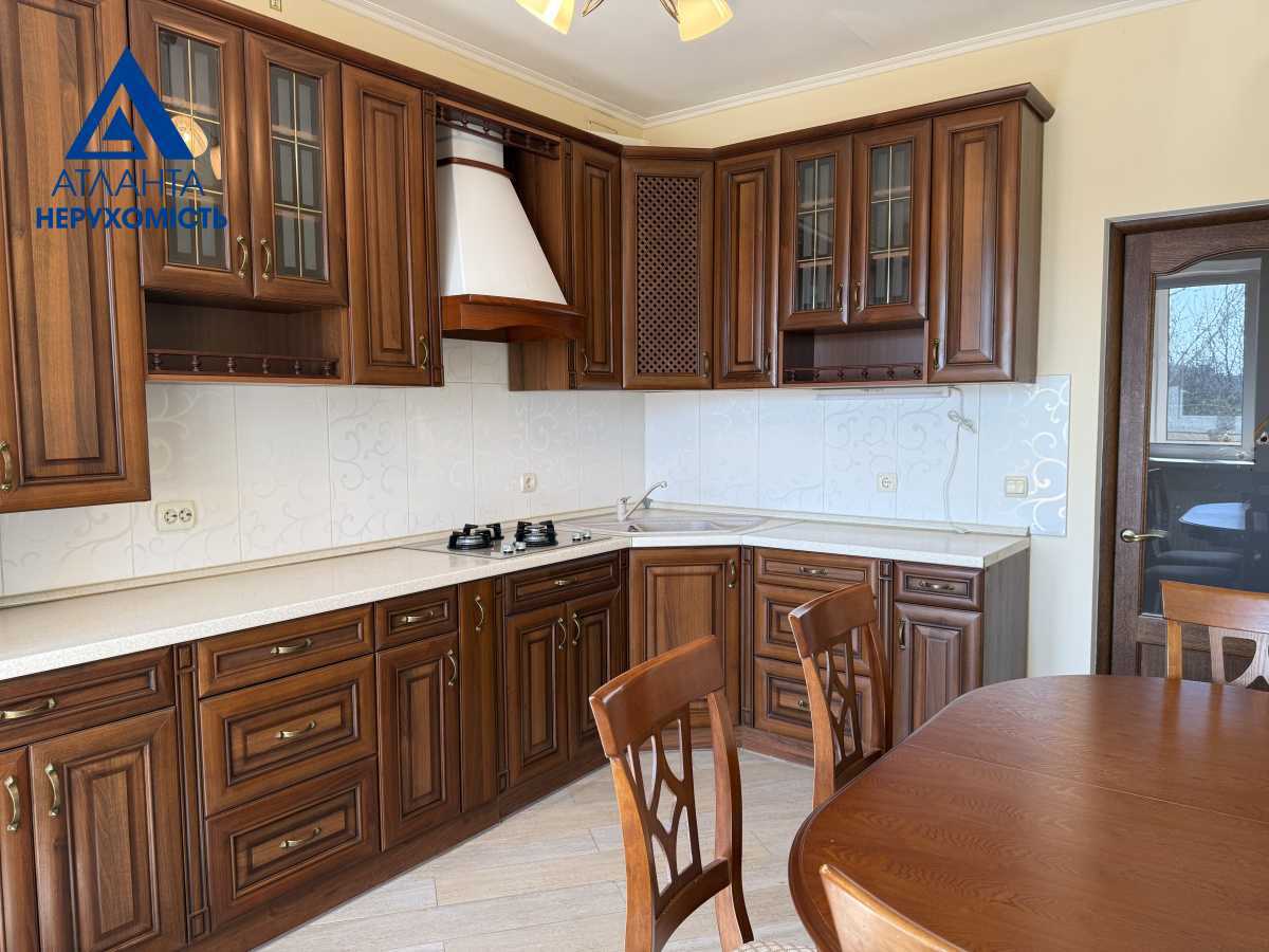 Продажа 2-комнатной квартиры 65.5 м², Вячеслава Черновола ул., 26