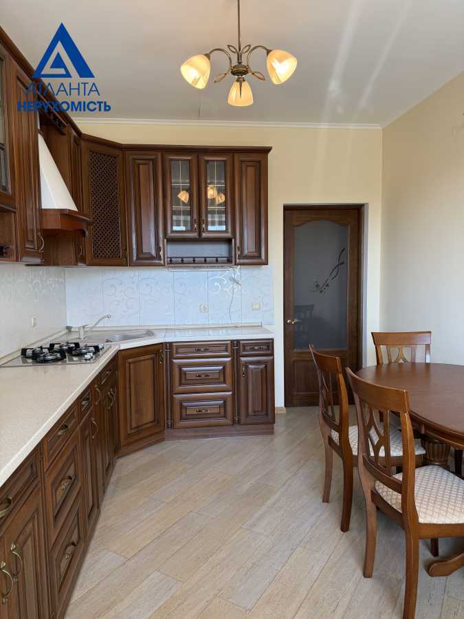 Продажа 2-комнатной квартиры 65.5 м², Вячеслава Черновола ул., 26