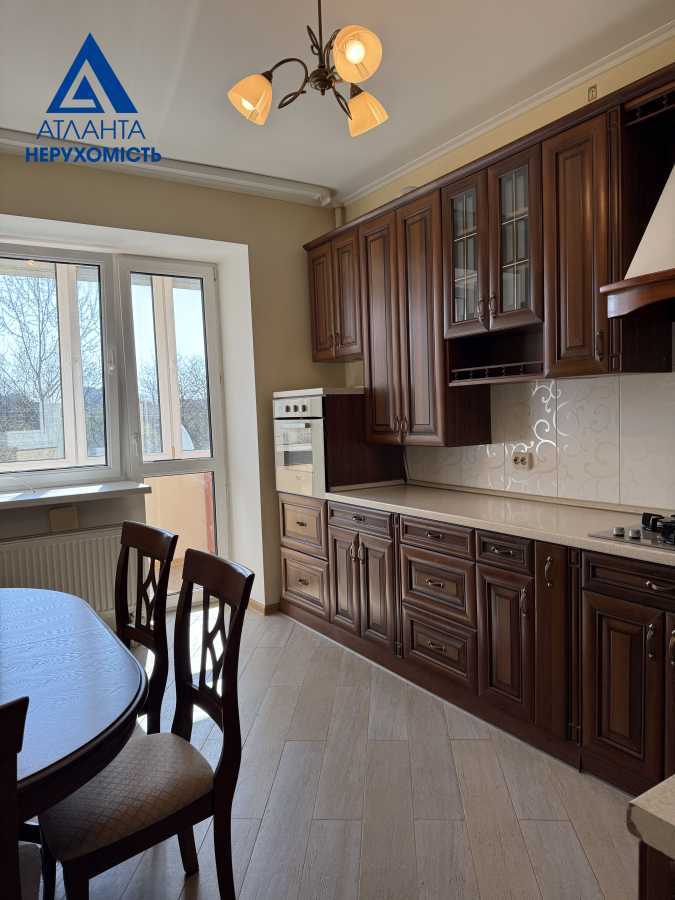 Продажа 2-комнатной квартиры 65.5 м², Вячеслава Черновола ул., 26