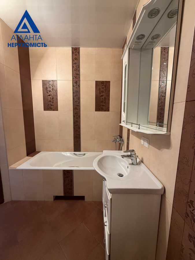 Продажа 2-комнатной квартиры 65.5 м², Вячеслава Черновола ул., 26