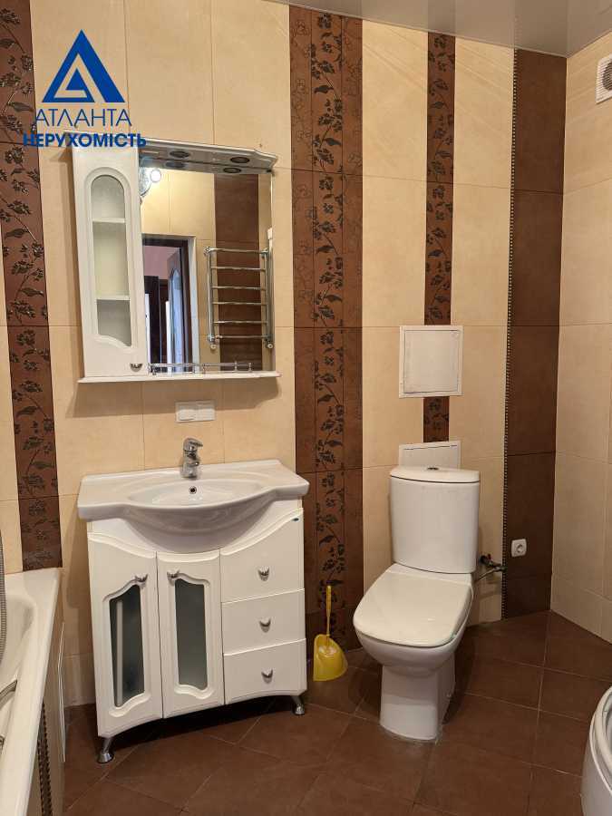 Продажа 2-комнатной квартиры 65.5 м², Вячеслава Черновола ул., 26