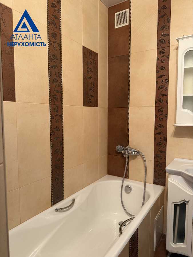 Продажа 2-комнатной квартиры 65.5 м², Вячеслава Черновола ул., 26