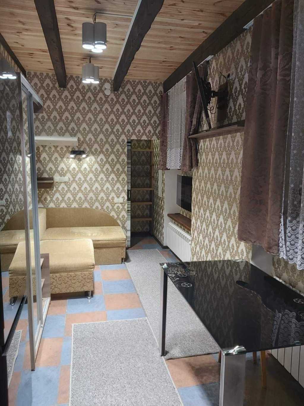 Оренда 4-кімнатної квартири 112 м², Листопадна вул., 2