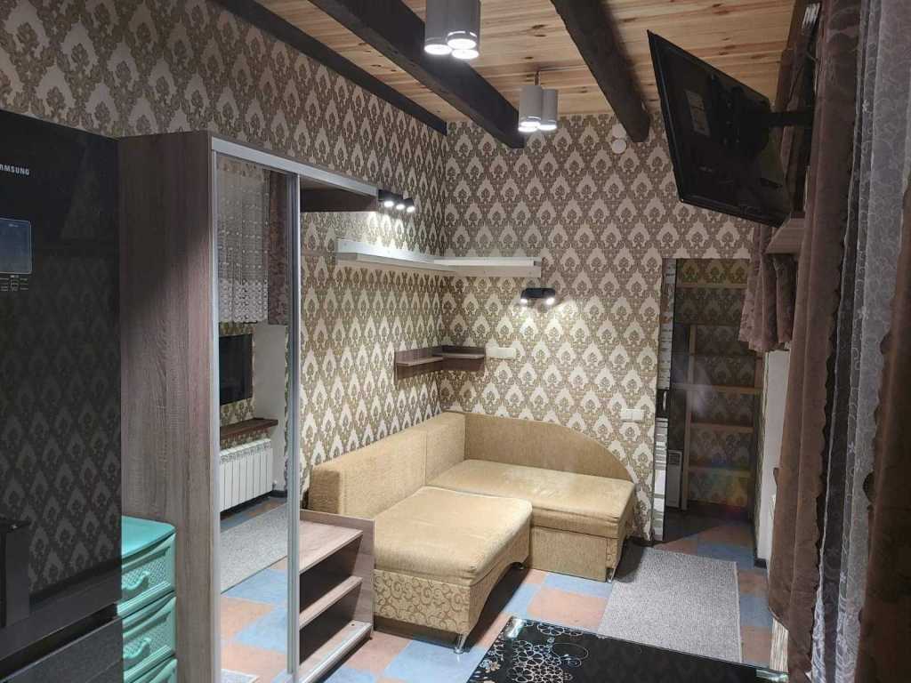 Оренда 4-кімнатної квартири 112 м², Листопадна вул., 2