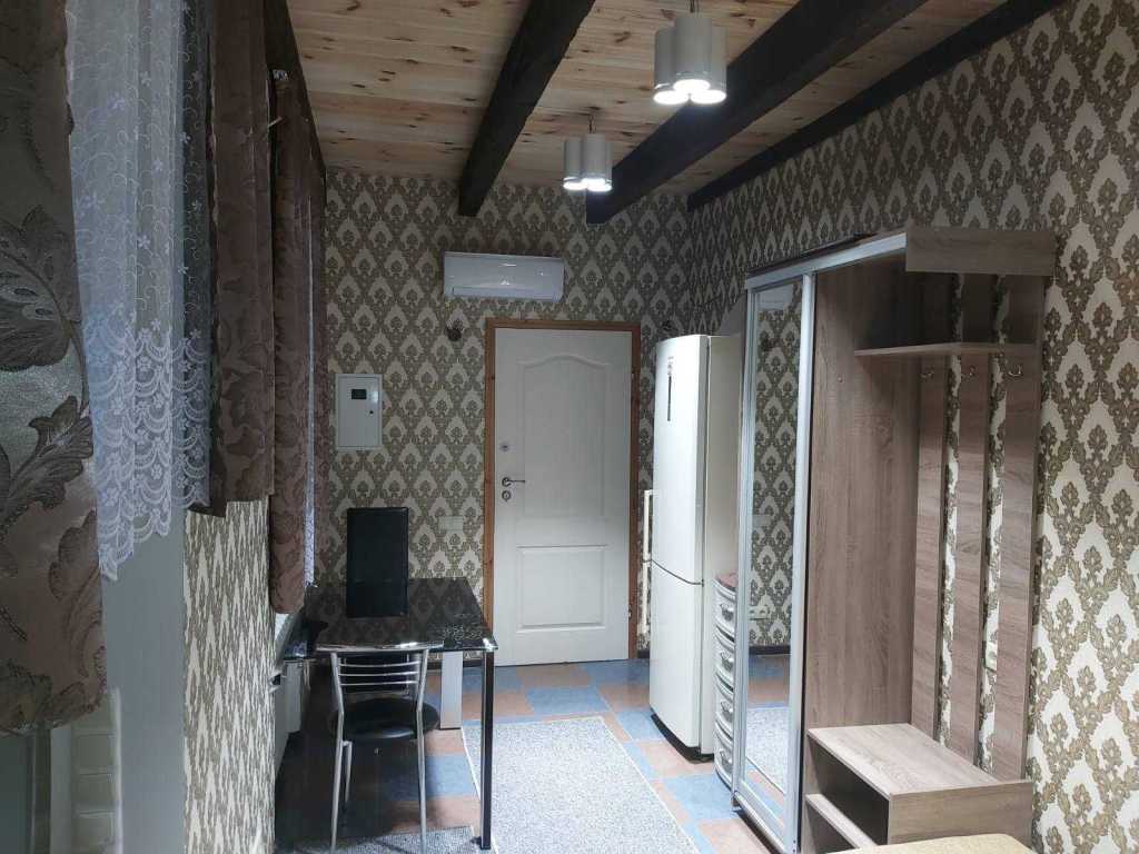 Оренда 4-кімнатної квартири 112 м², Листопадна вул., 2