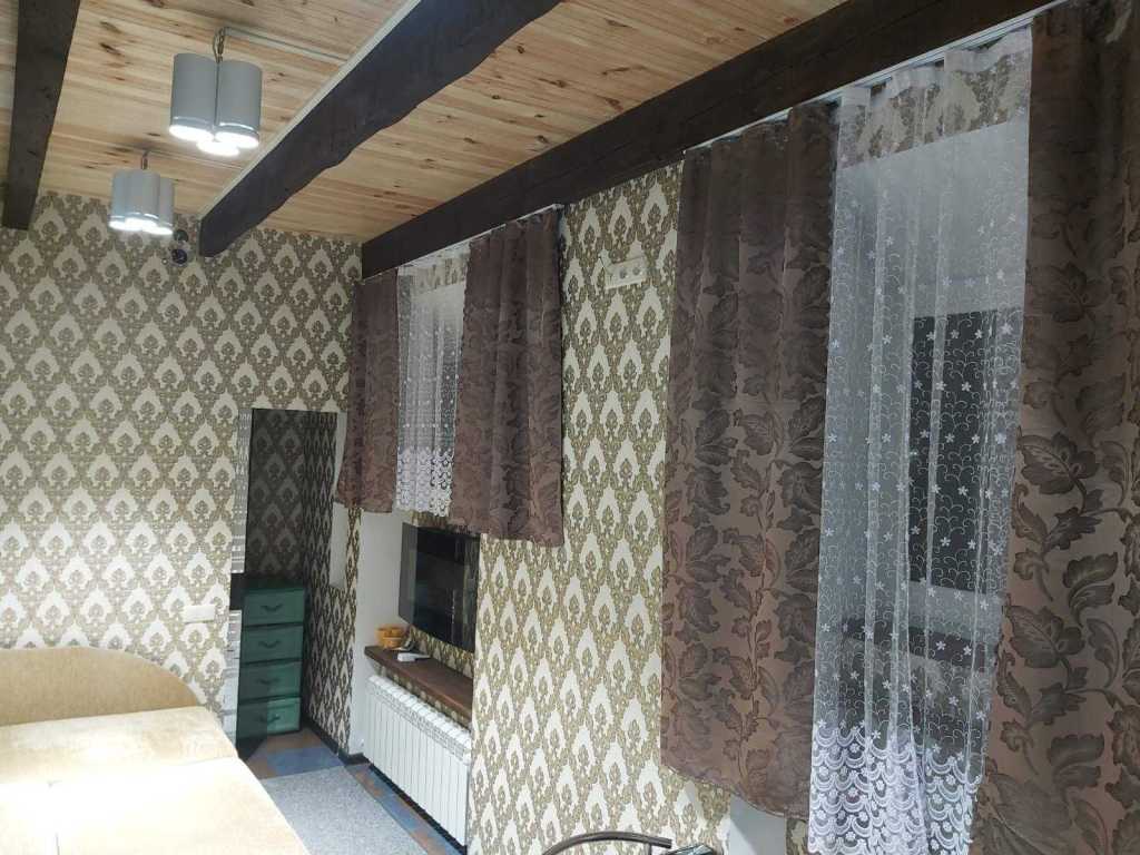 Оренда 4-кімнатної квартири 112 м², Листопадна вул., 2