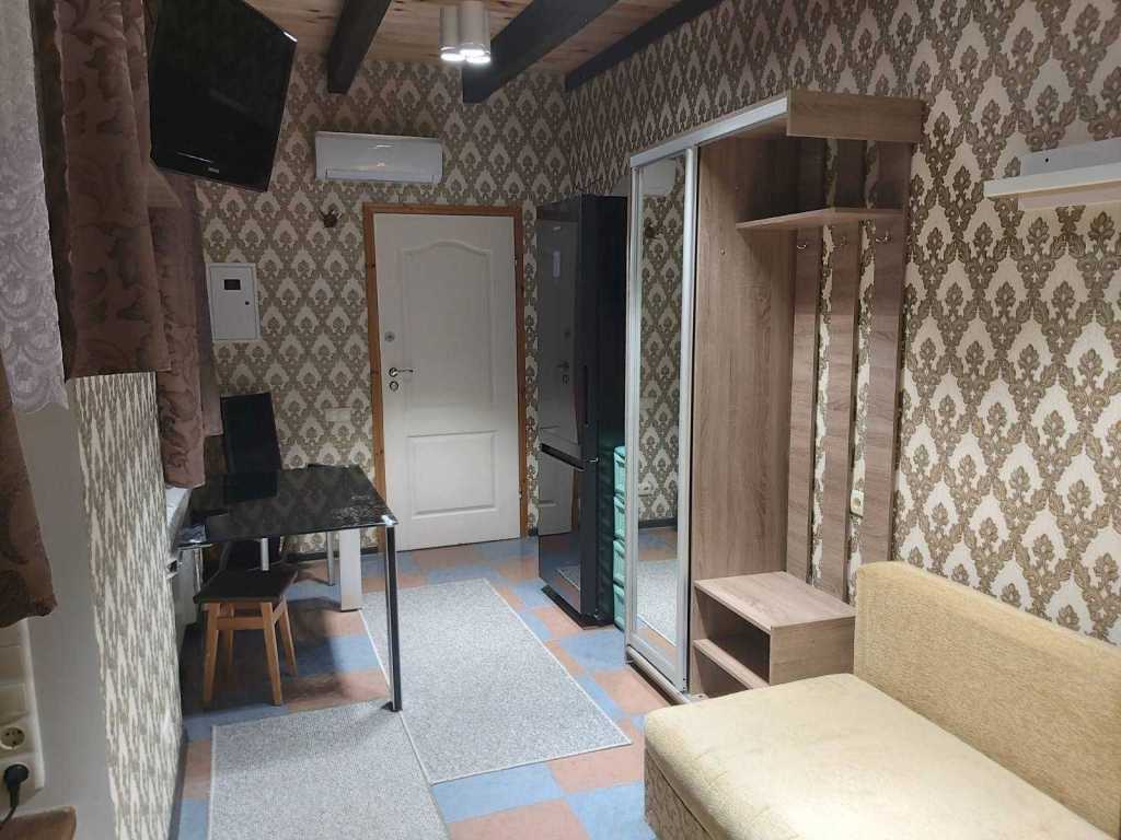 Оренда 4-кімнатної квартири 112 м², Листопадна вул., 2