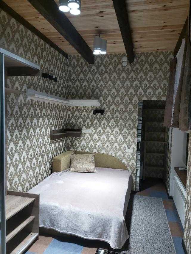 Оренда 4-кімнатної квартири 112 м², Листопадна вул., 2