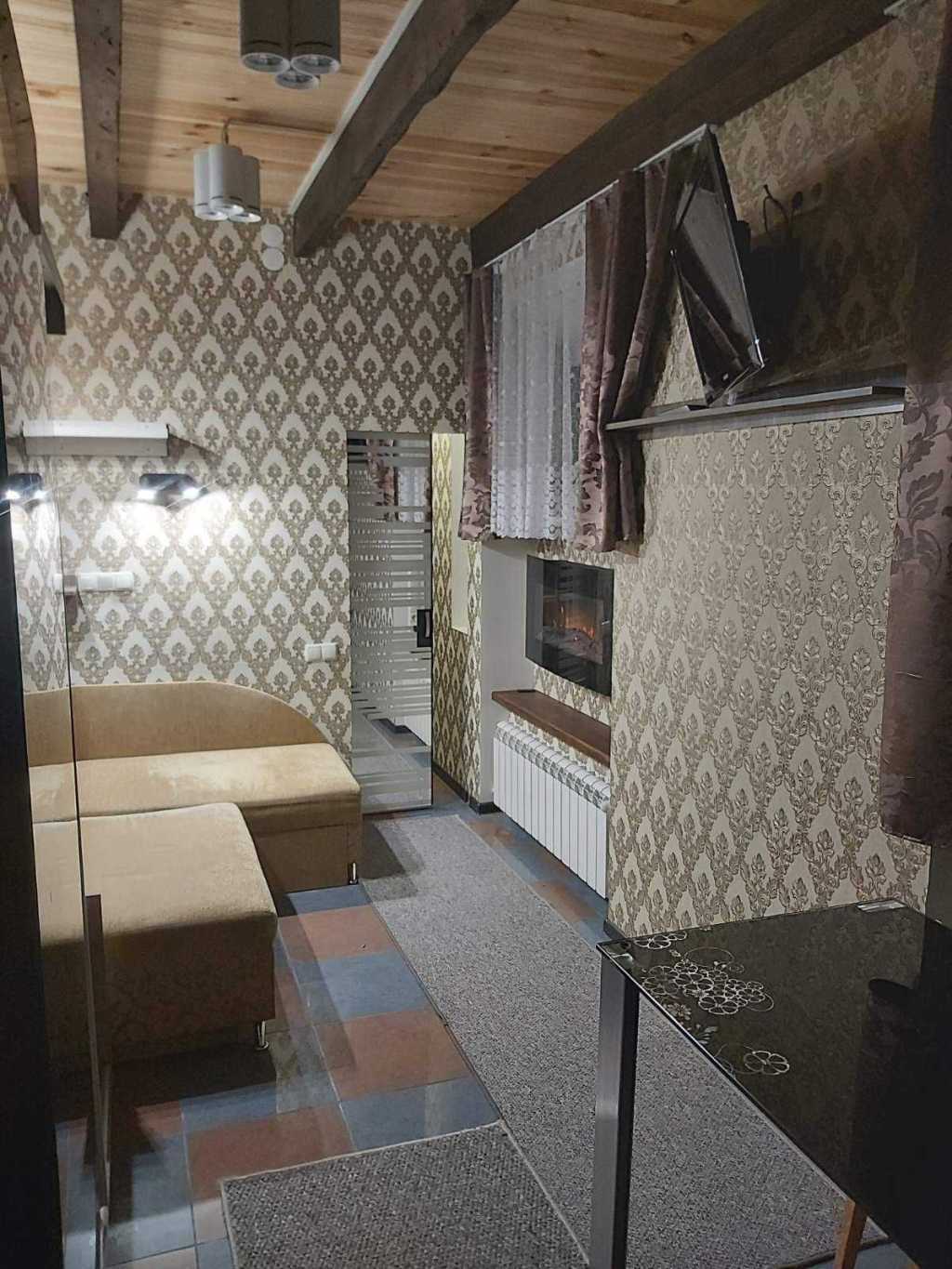 Оренда 4-кімнатної квартири 112 м², Листопадна вул., 2