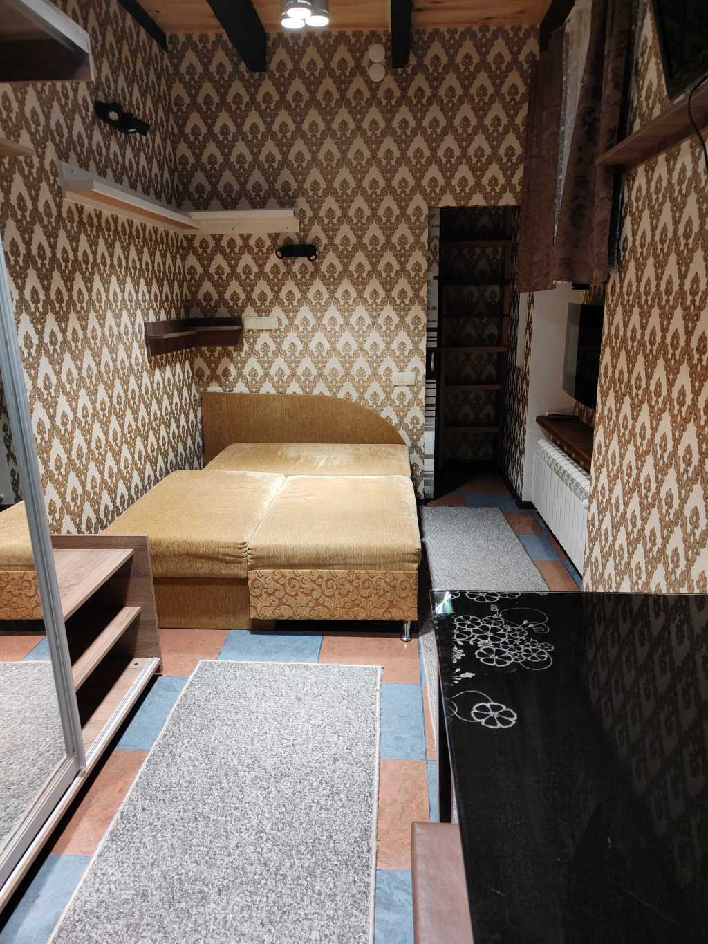 Оренда 4-кімнатної квартири 112 м², Листопадна вул., 2