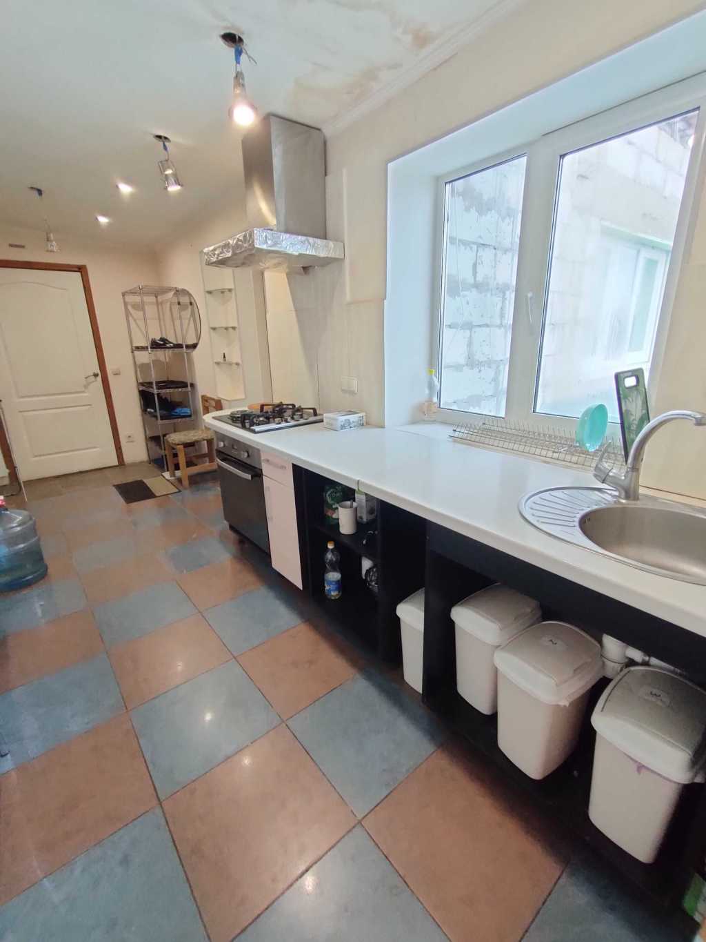 Оренда 4-кімнатної квартири 112 м², Листопадна вул., 2