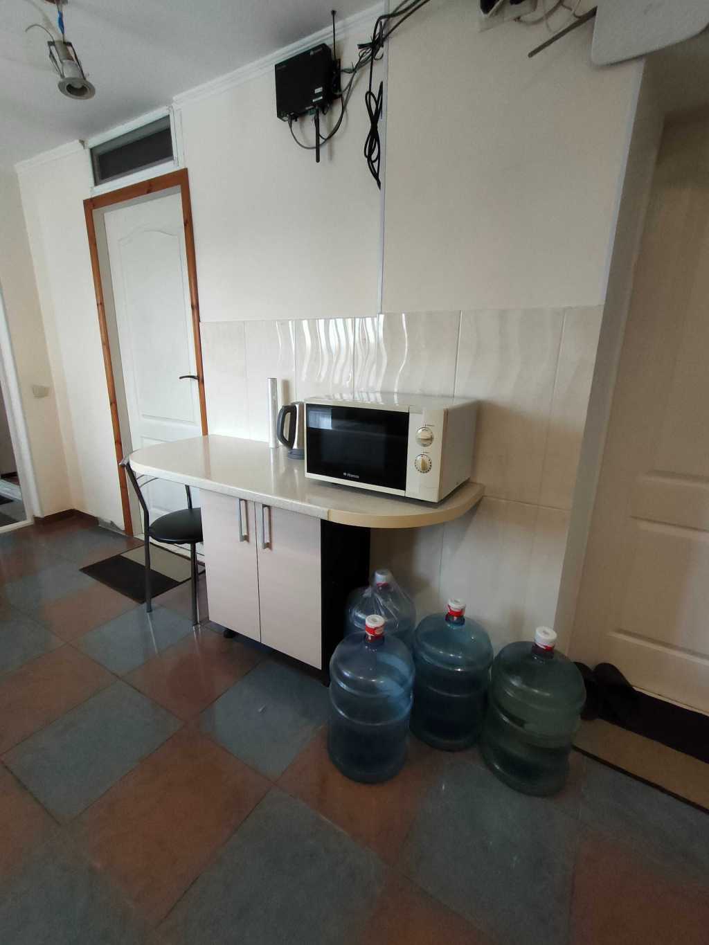 Оренда 4-кімнатної квартири 112 м², Листопадна вул., 2