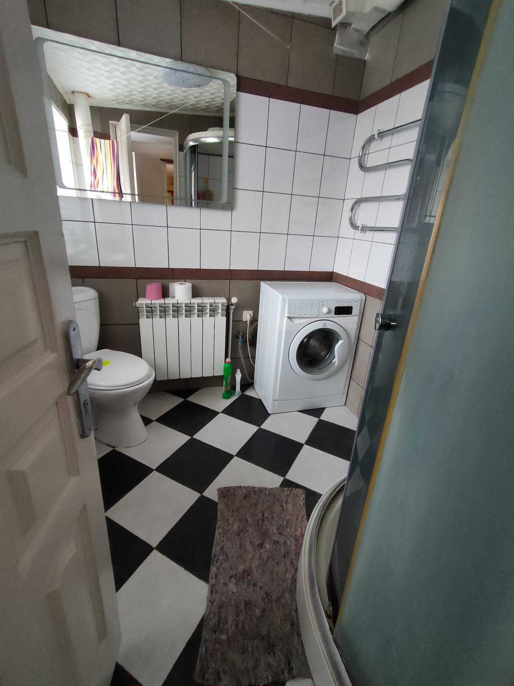 Оренда 4-кімнатної квартири 112 м², Листопадна вул., 2