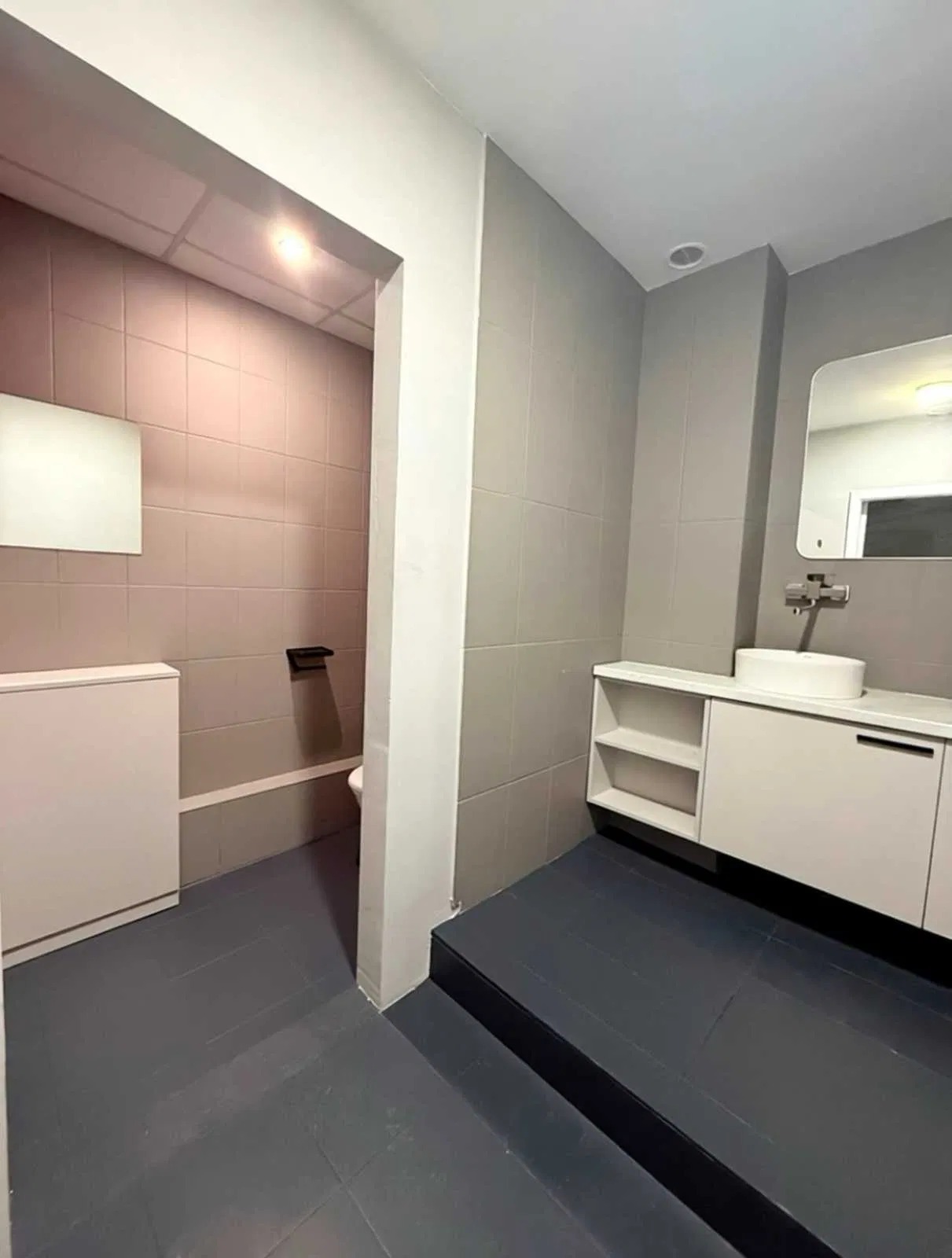 Продаж приміщення вільного призначення 84 м², Анни Ахматової вул., 14А