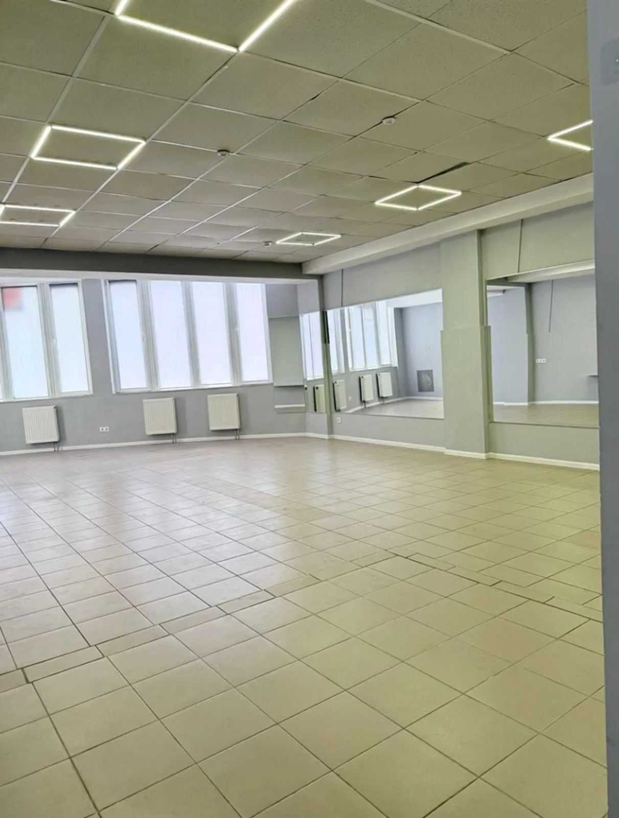 Продаж приміщення вільного призначення 84 м², Анни Ахматової вул., 14А