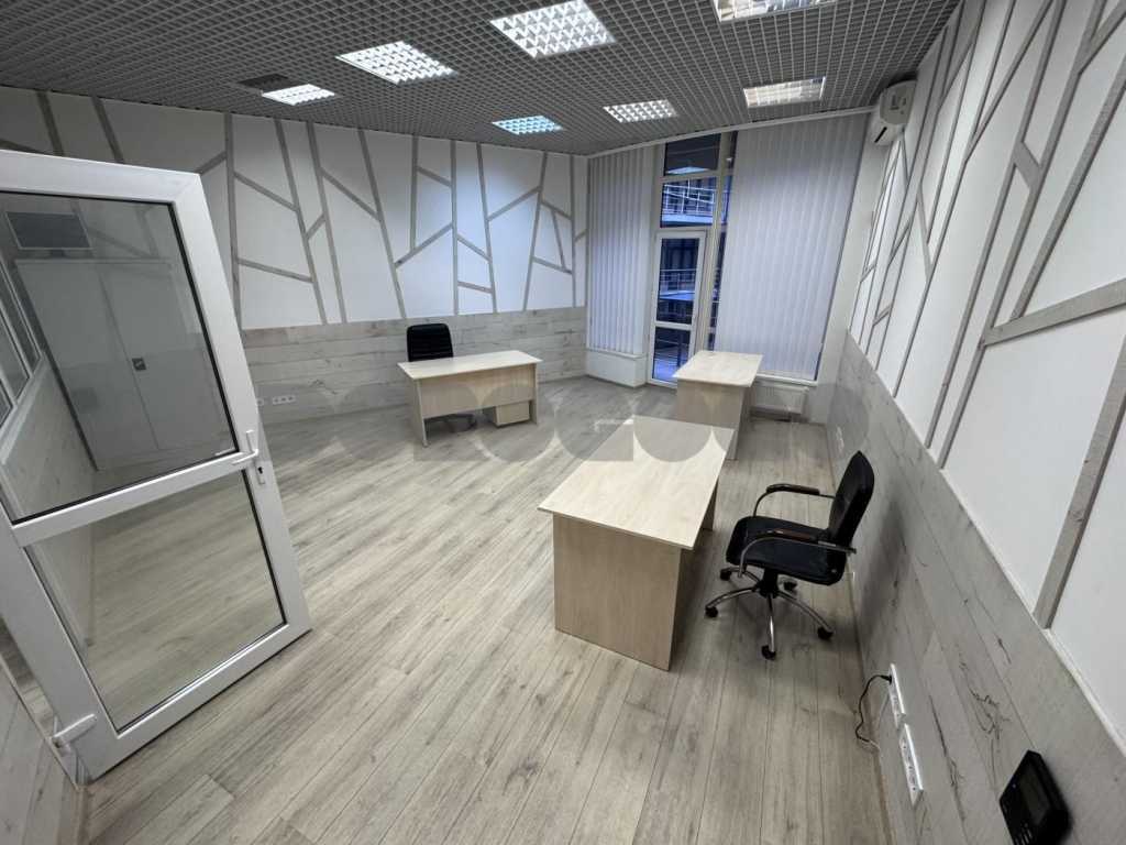 Оренда офісу 80 м², Євгена Коновальця вул., 36-Д