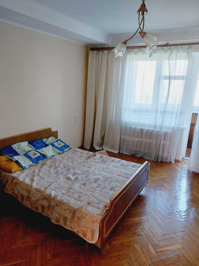 Продажа 2-комнатной квартиры 45 м², Кирилловская ул., 146