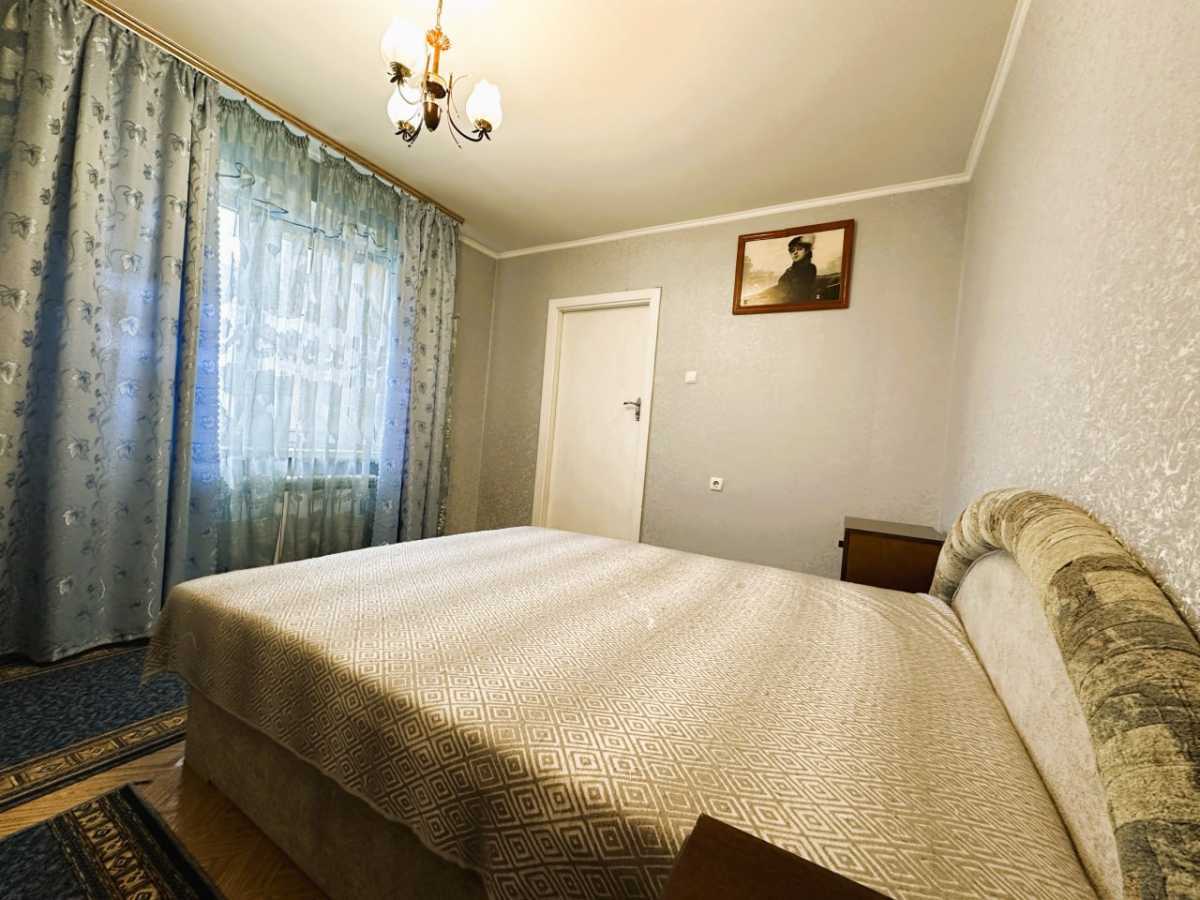 Аренда 3-комнатной квартиры 100 м², Декабристов ул., 12/37