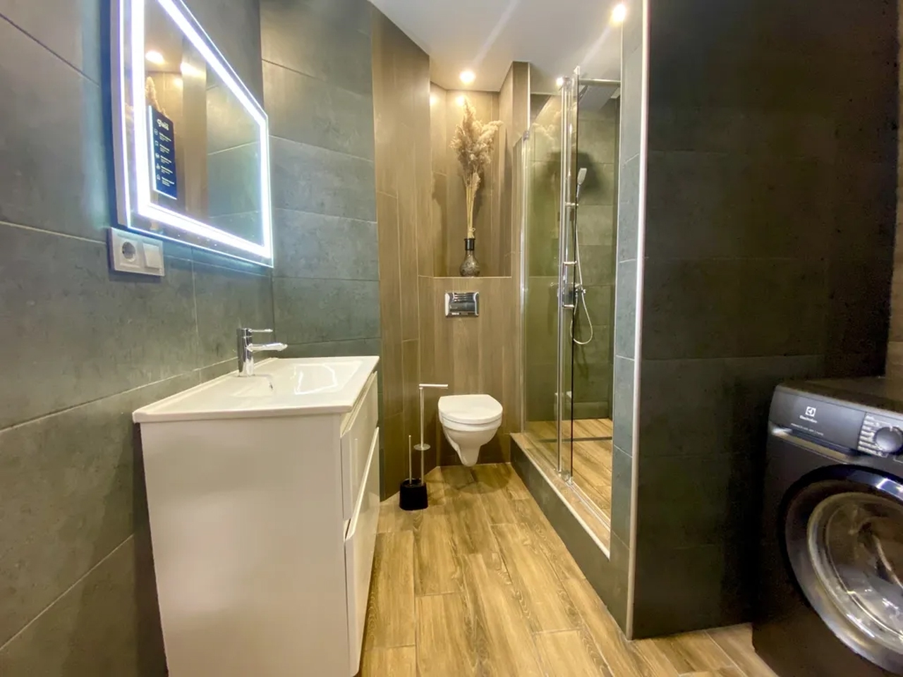 Продажа 1-комнатной квартиры 38 м², Луговская ул., 255