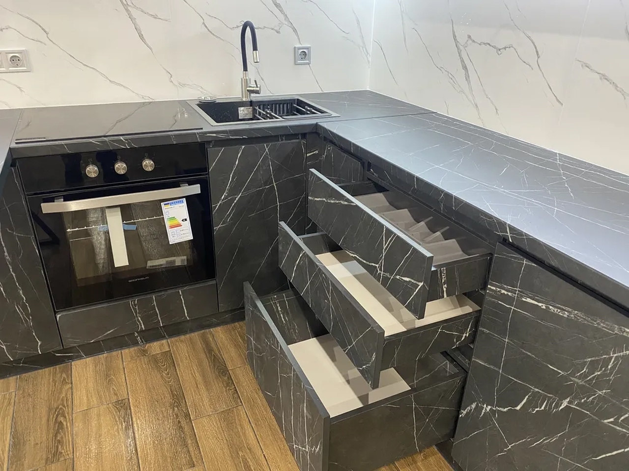 Продажа 1-комнатной квартиры 38 м², Луговская ул., 255