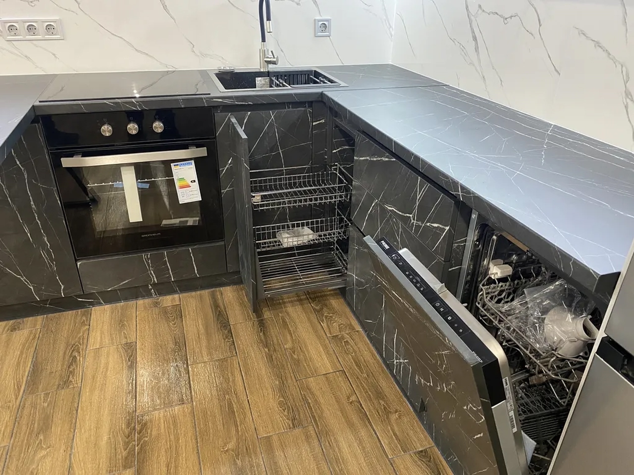 Продажа 1-комнатной квартиры 38 м², Луговская ул., 255