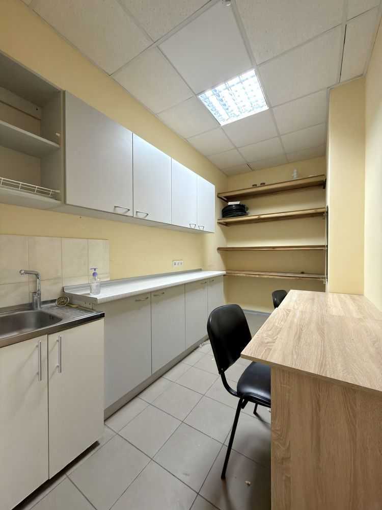 Оренда офісу 400 м², Євгена Коновальця вул., 36д