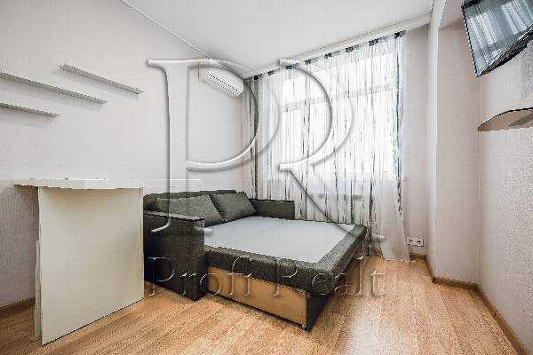 Продаж 1-кімнатної квартири 18 м², Машинобудівна вул., 41