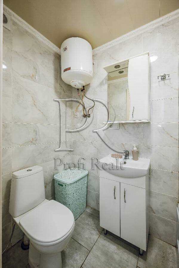 Продаж 1-кімнатної квартири 18 м², Машинобудівна вул., 41