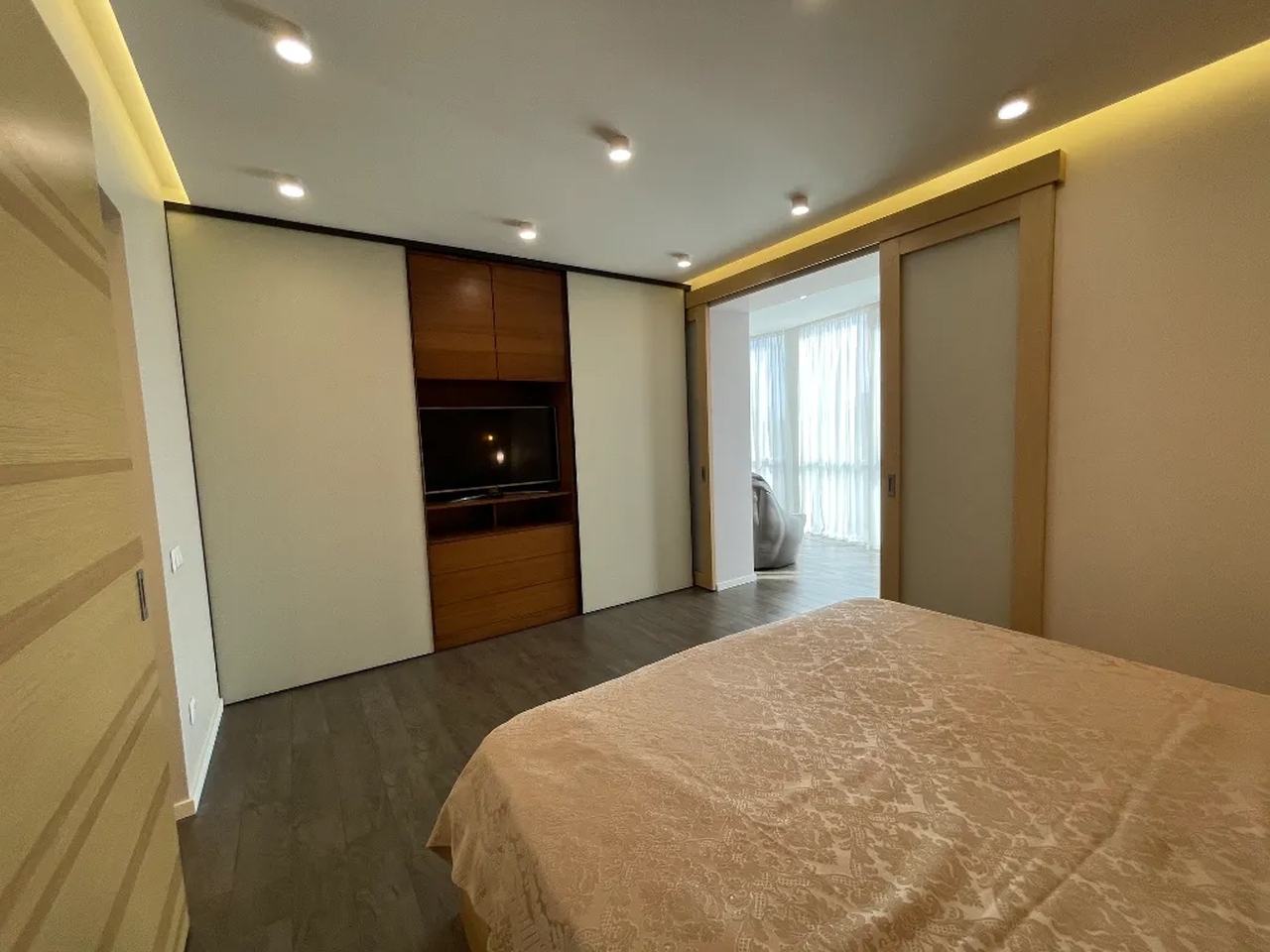 Продажа 2-комнатной квартиры 93 м², Владимира Антоновича ул., 36Д