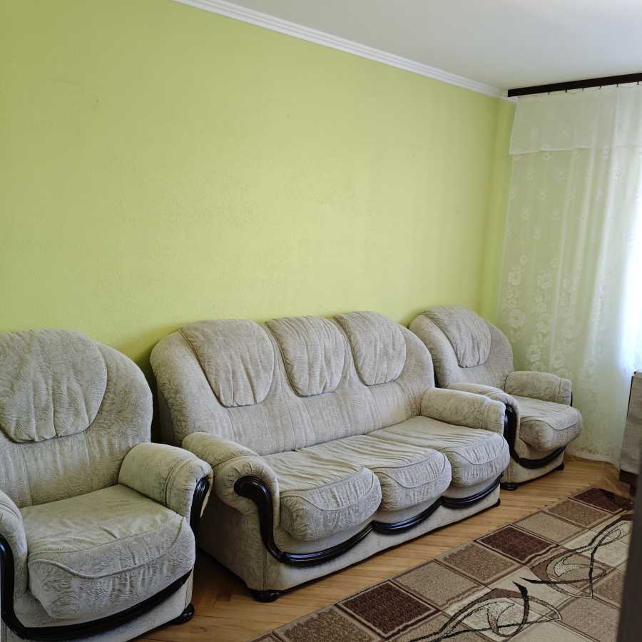 Продаж 4-кімнатної квартири 80 м², 8-а Садова вул.