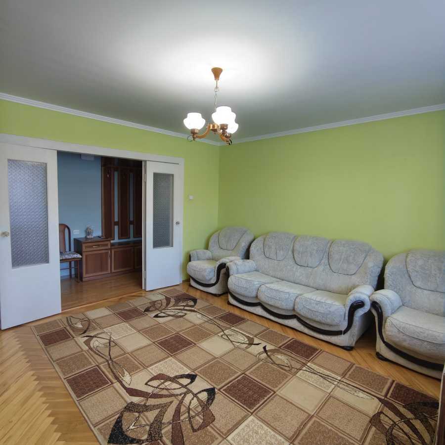 Продаж 4-кімнатної квартири 80 м², 8-а Садова вул.