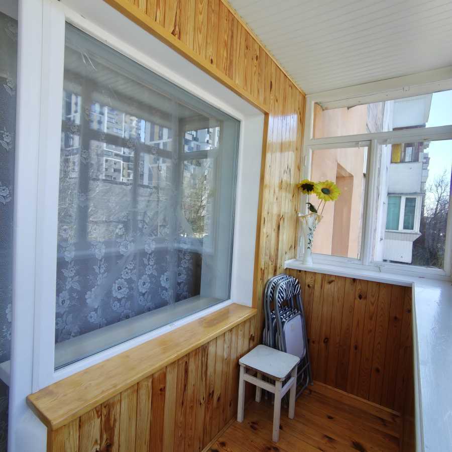 Продаж 4-кімнатної квартири 80 м², 8-а Садова вул.