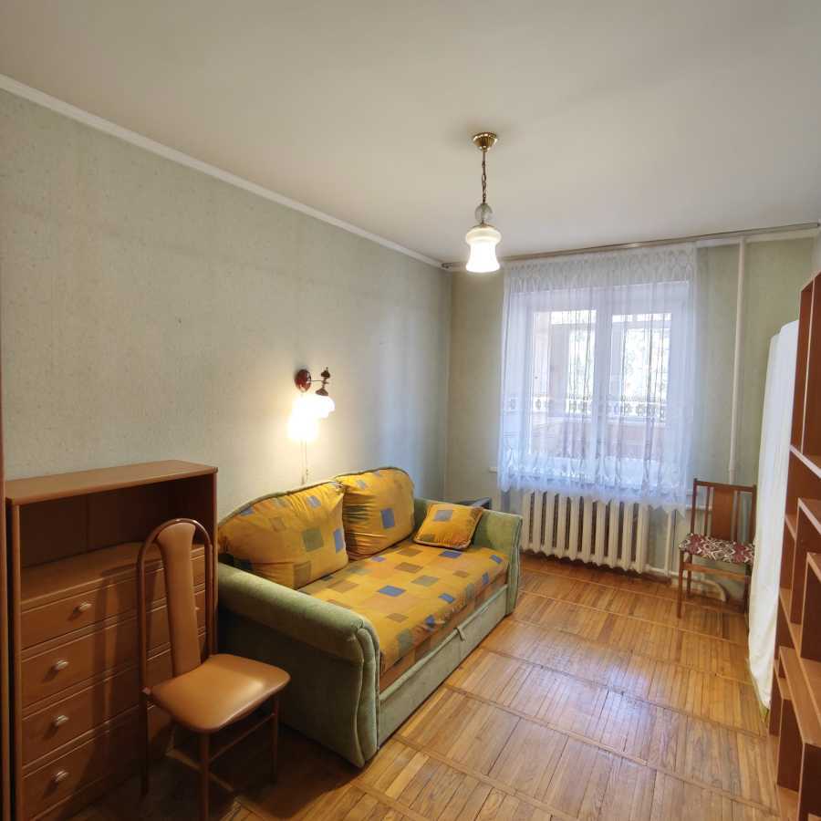 Продаж 4-кімнатної квартири 80 м², 8-а Садова вул.