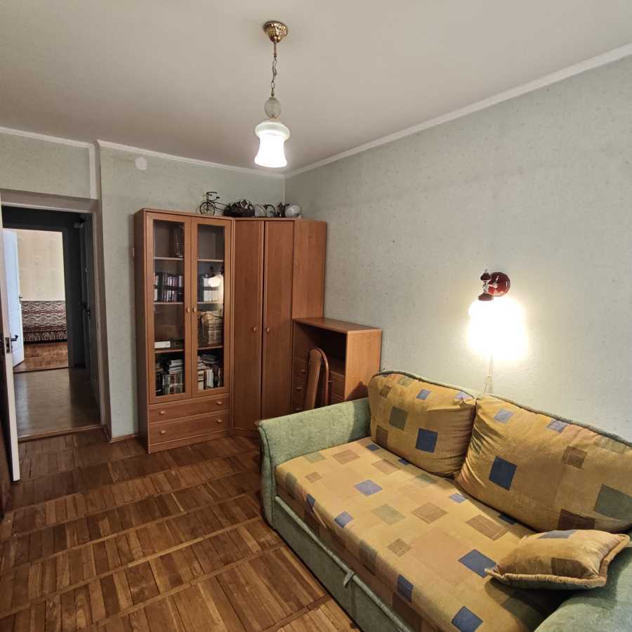 Продаж 4-кімнатної квартири 80 м², 8-а Садова вул.