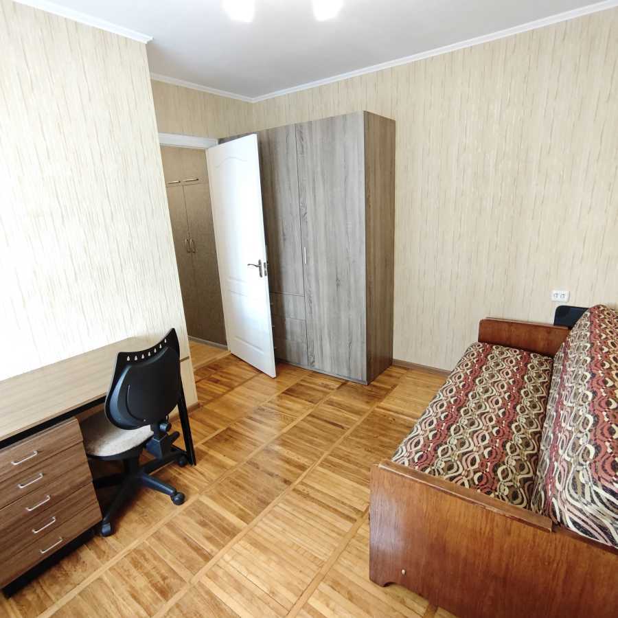 Продаж 4-кімнатної квартири 80 м², 8-а Садова вул.