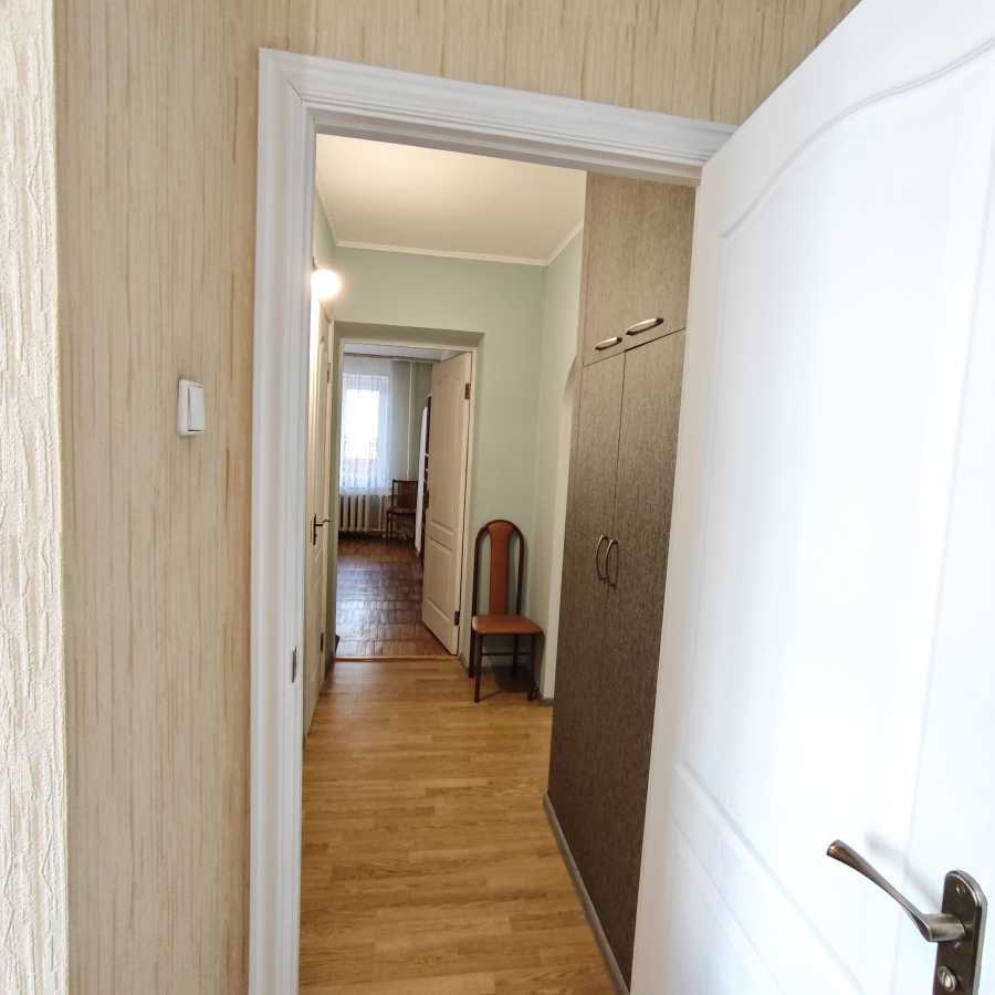 Продаж 4-кімнатної квартири 80 м², 8-а Садова вул.