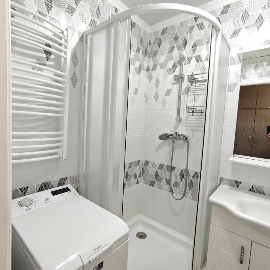 Продаж 4-кімнатної квартири 80 м², 8-а Садова вул.