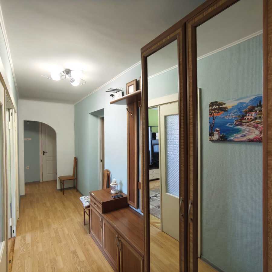 Продаж 4-кімнатної квартири 80 м², 8-а Садова вул.