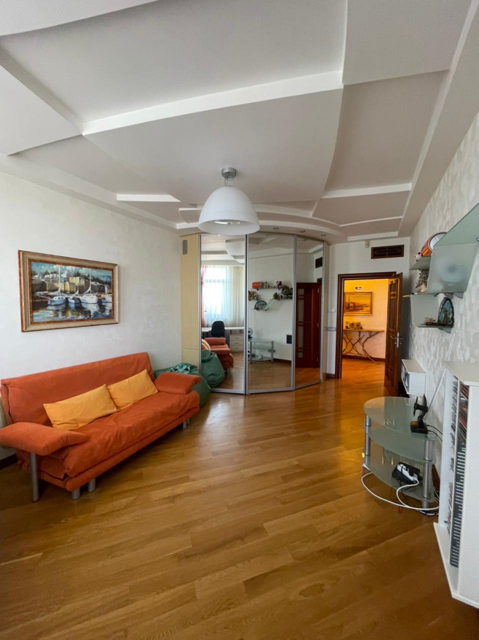 Продажа 4-комнатной квартиры 238.6 м², Предславинская ул., 31/11