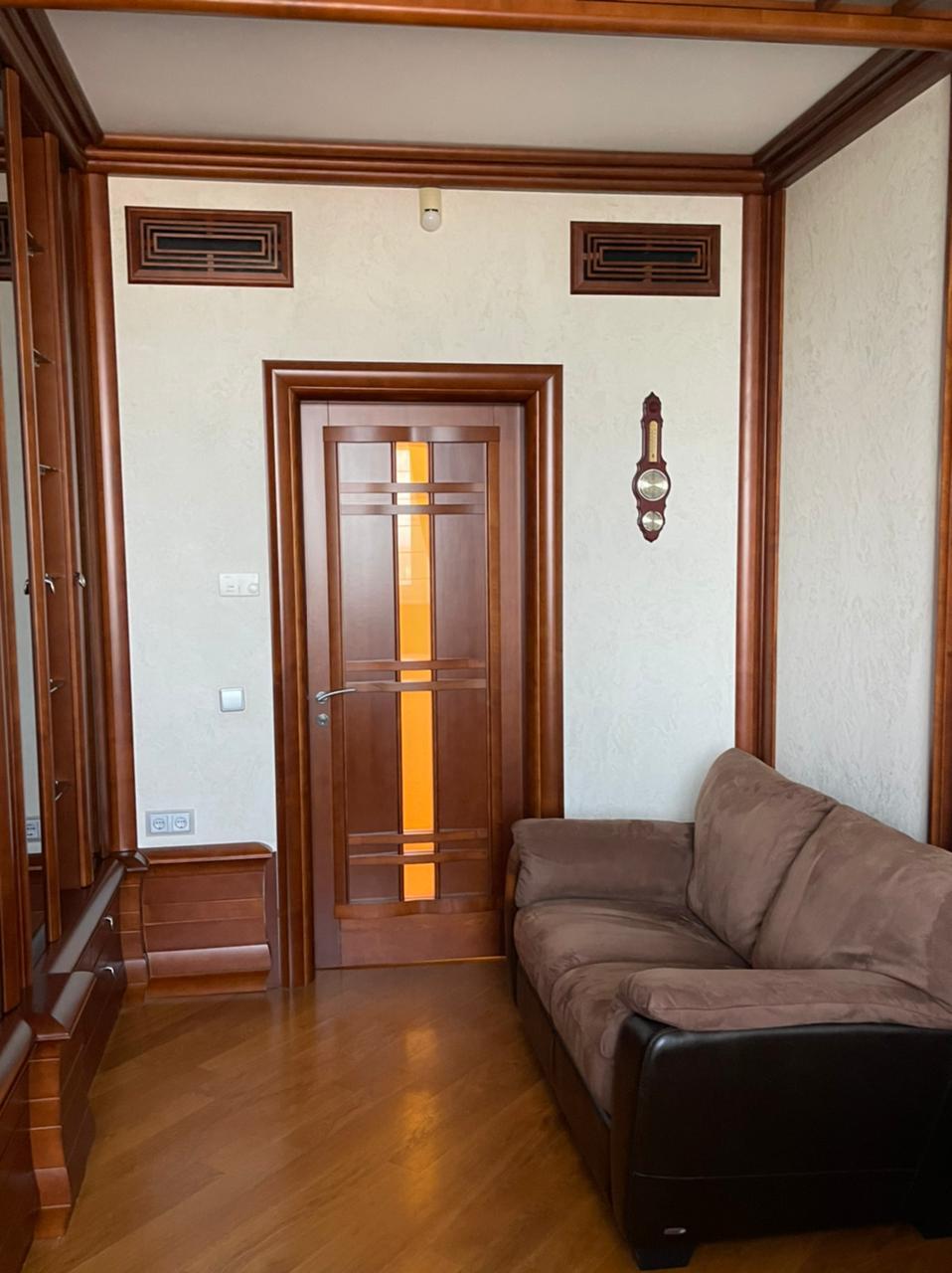 Продажа 4-комнатной квартиры 238.6 м², Предславинская ул., 31/11