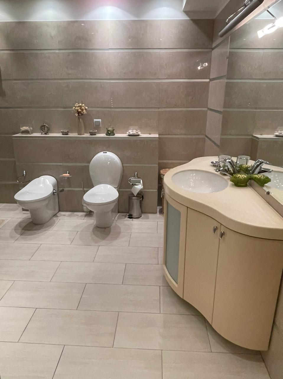 Продажа 4-комнатной квартиры 238.6 м², Предславинская ул., 31/11