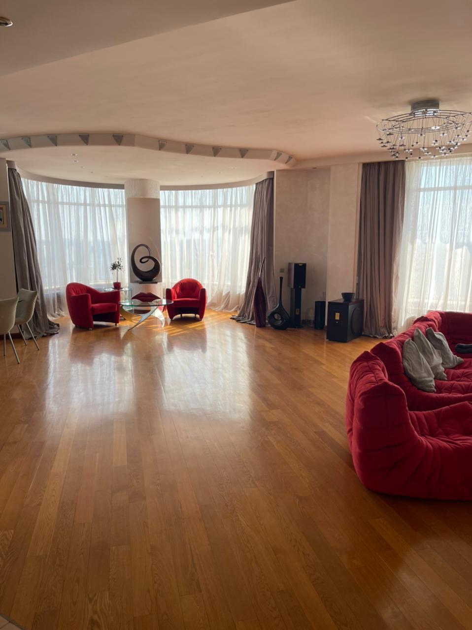 Продажа 4-комнатной квартиры 238.6 м², Предславинская ул., 31/11