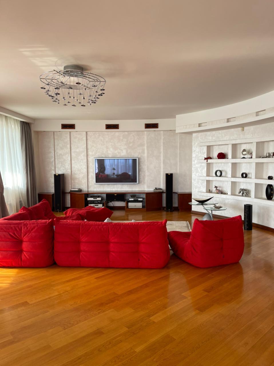 Продажа 4-комнатной квартиры 238.6 м², Предславинская ул., 31/11