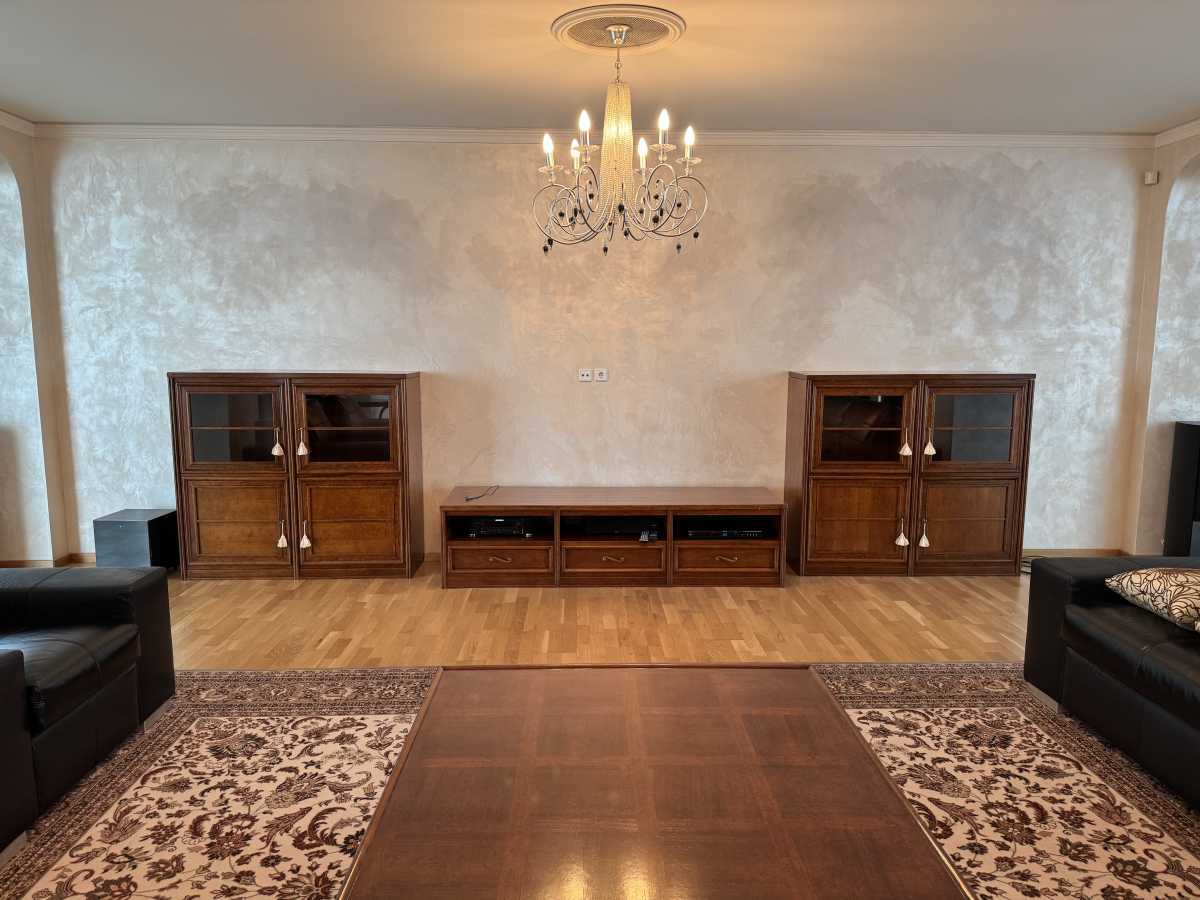 Оренда 4-кімнатної квартири 288 м², Звіринецька вул., 59