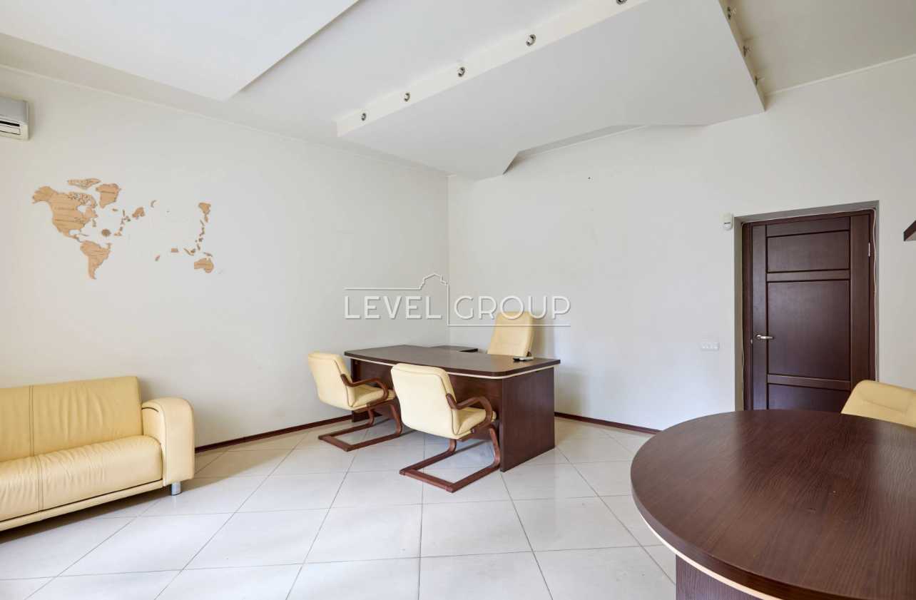 Продаж 2-кімнатної квартири 60 м², Шовковична вул., 18Б