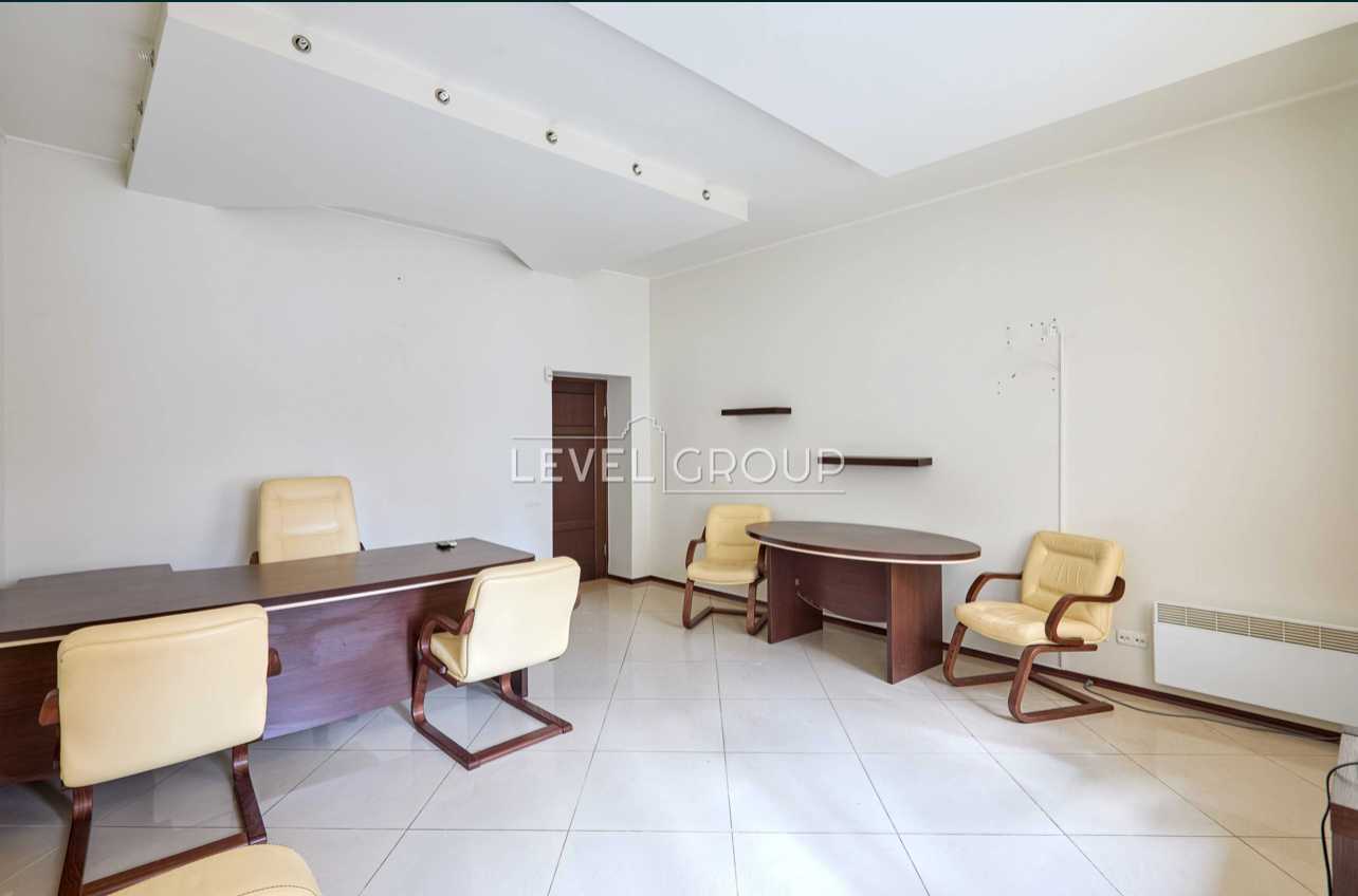 Продаж 2-кімнатної квартири 60 м², Шовковична вул., 18Б