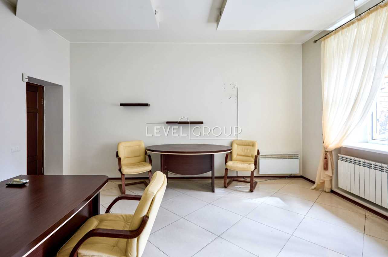 Продаж 2-кімнатної квартири 60 м², Шовковична вул., 18Б