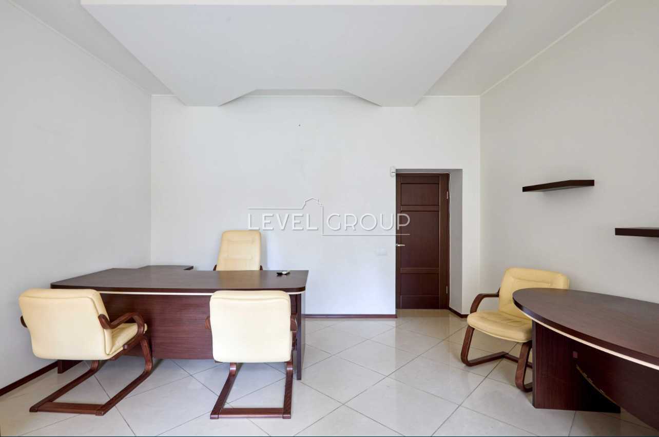 Продаж 2-кімнатної квартири 60 м², Шовковична вул., 18Б