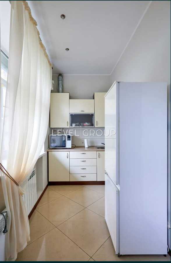 Продаж 2-кімнатної квартири 60 м², Шовковична вул., 18Б